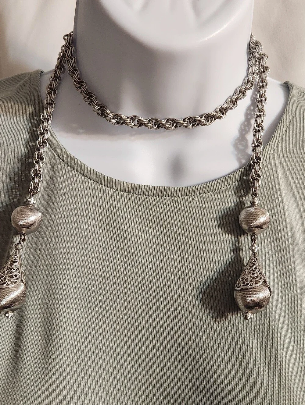 Monet vintage necklace